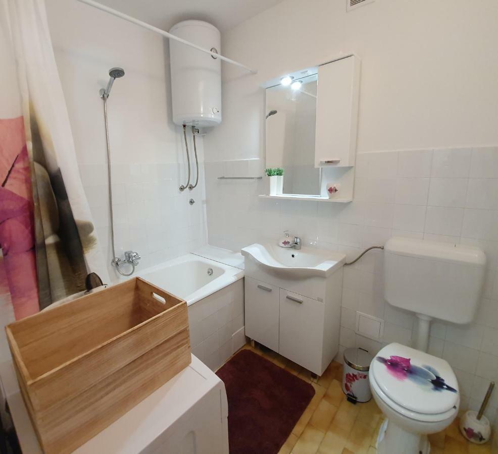 Apartment Dina Omiš Екстериор снимка